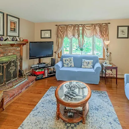 Pet-Friendly West Yarmouth Home, Near Beaches!
